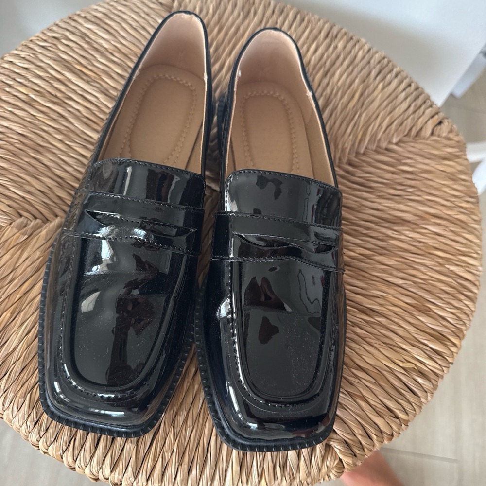 Source Unknown Black Patent Leather Loafers